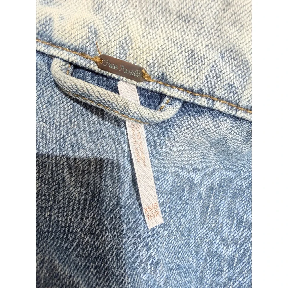 Free People Light Wash Denim Jacket Paisley Quilted Back Panel XS/S Boho Trucker - Picture 5 of 13